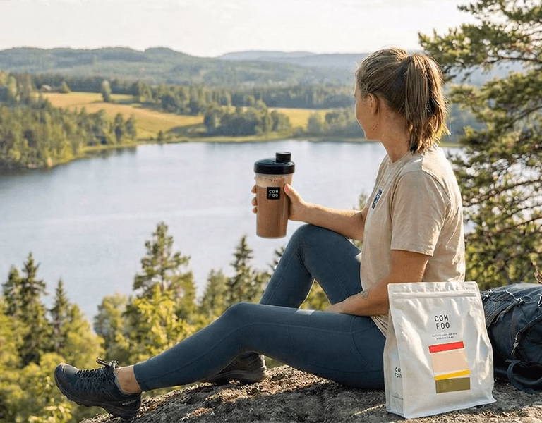 ComFoo kvinna dricker comfoo jordgubb